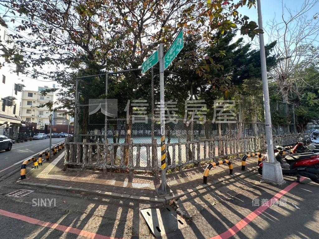 稀有釋出臨路角間大透店房屋室內格局與周邊環境