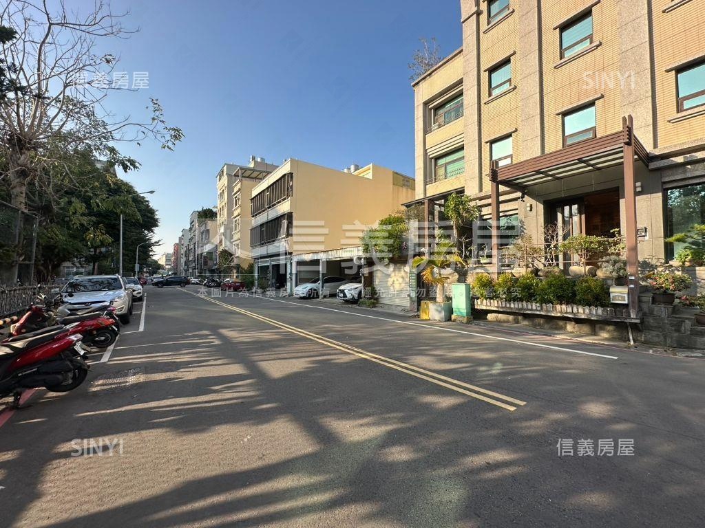 稀有釋出臨路角間大透店房屋室內格局與周邊環境