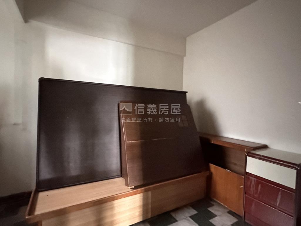 松山靜巷華廈３房房屋室內格局與周邊環境