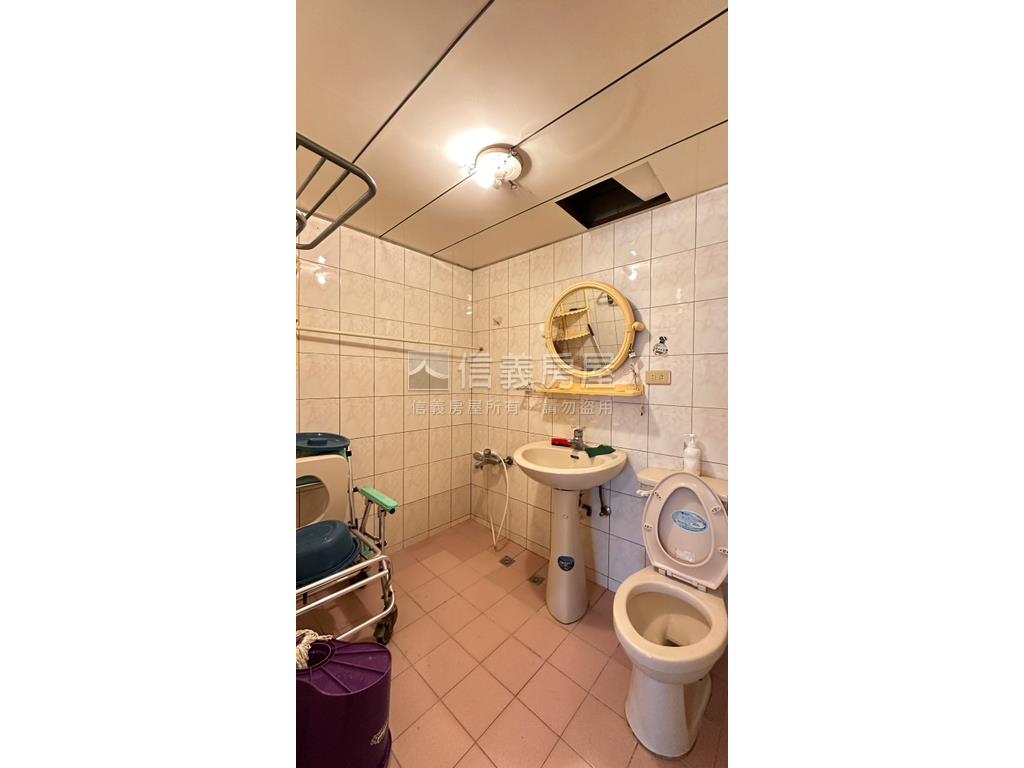 松山靜巷華廈３房房屋室內格局與周邊環境