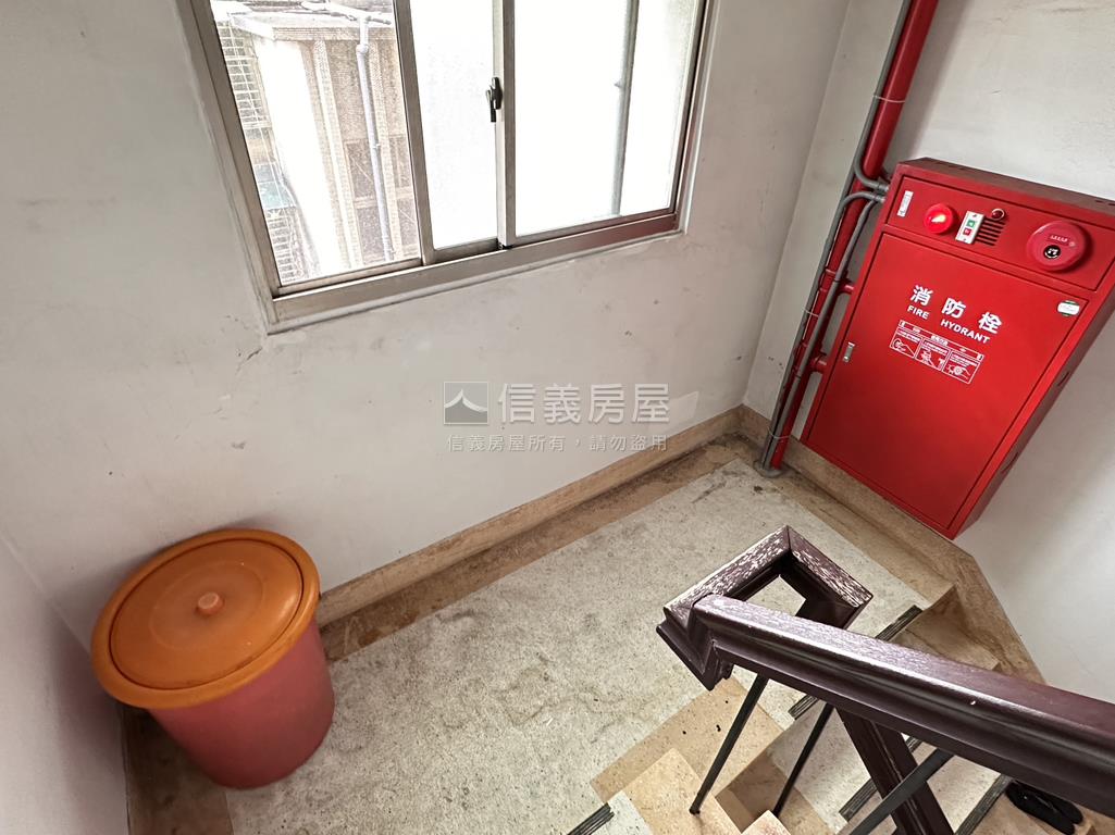 松山靜巷華廈３房房屋室內格局與周邊環境