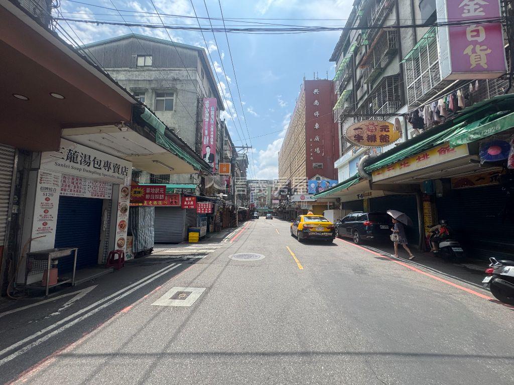 近捷運方正美寓房屋室內格局與周邊環境