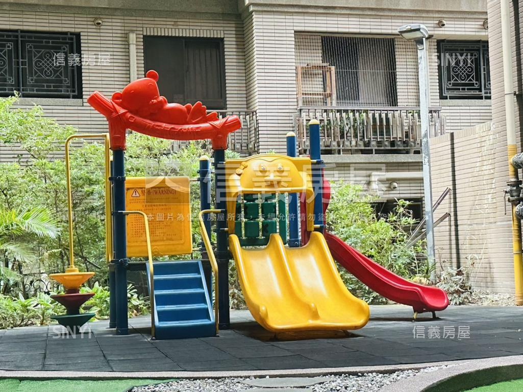 成功大道高樓雙平面車位房屋室內格局與周邊環境