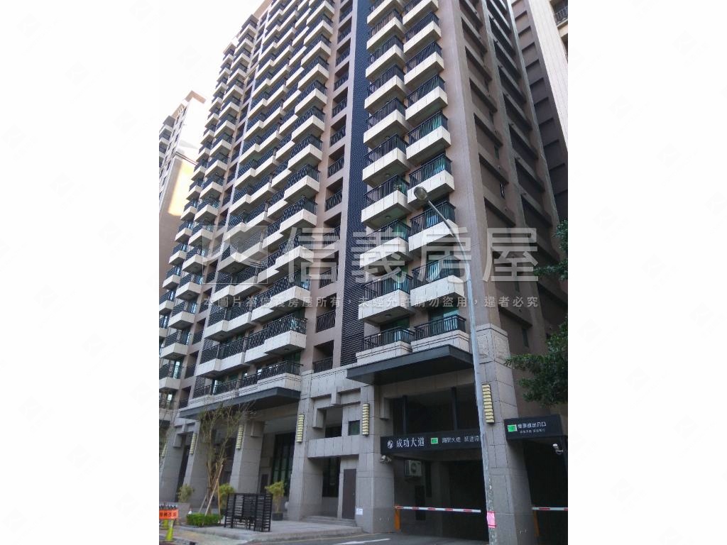 成功大道高樓雙平面車位房屋室內格局與周邊環境