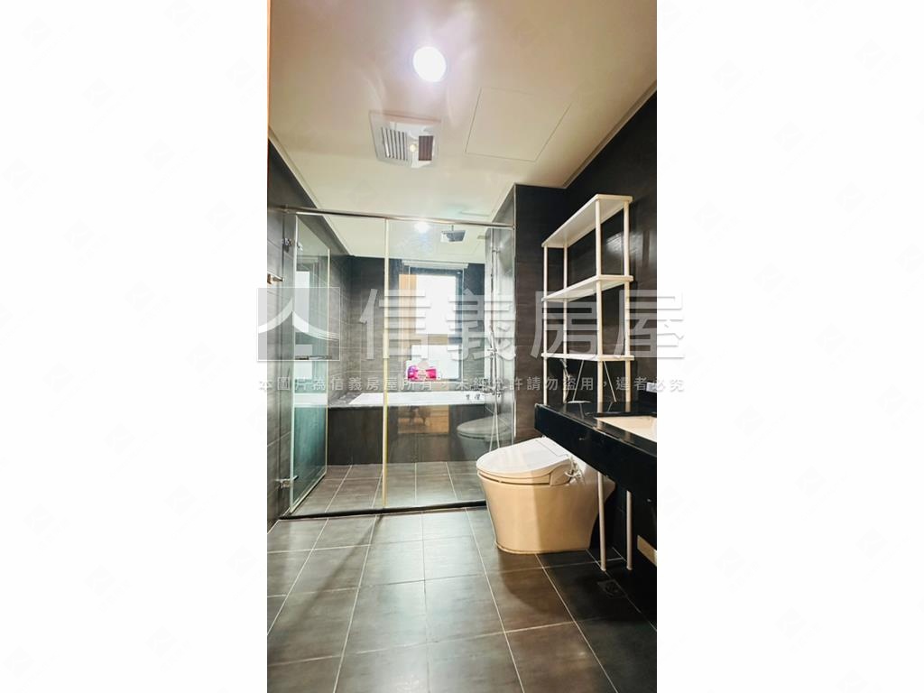 專任近成功國中雙平面車位房屋室內格局與周邊環境