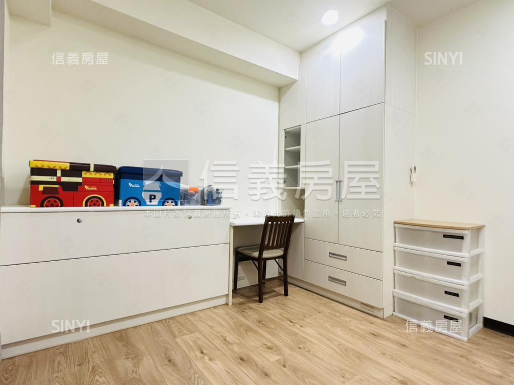 專任近成功國中雙平面車位房屋室內格局與周邊環境