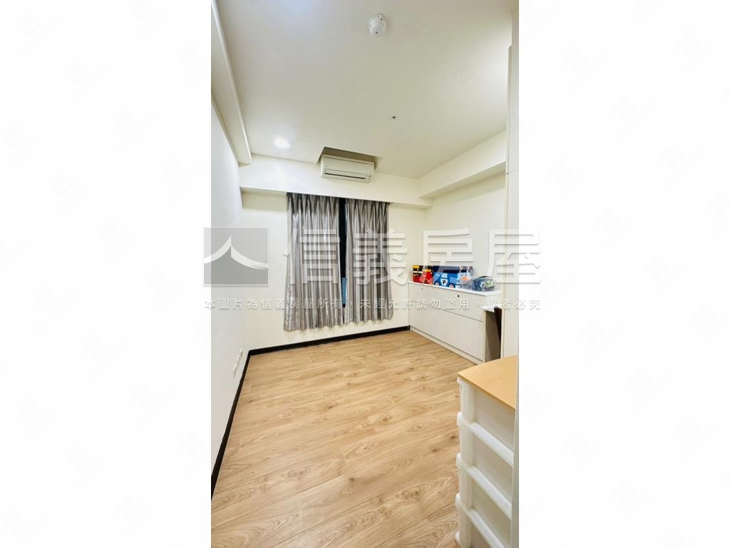 專任近成功國中雙平面車位房屋室內格局與周邊環境