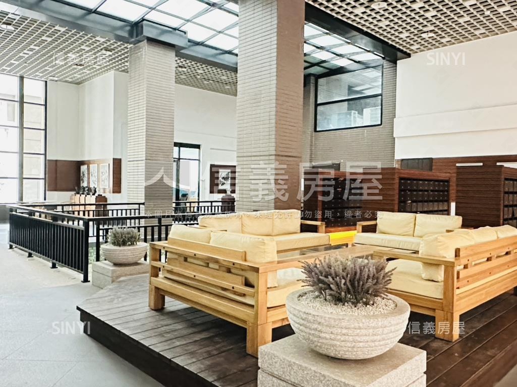 專任近成功國中雙平面車位房屋室內格局與周邊環境