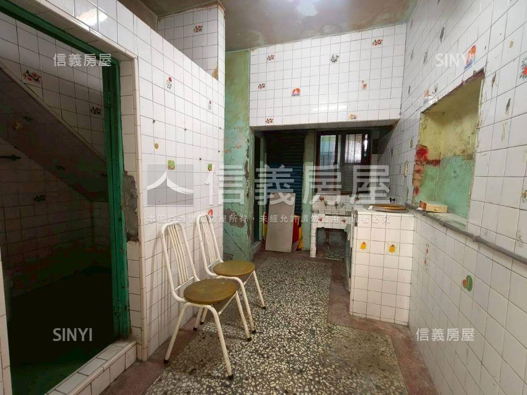 一心近輕軌小北百貨小透天房屋室內格局與周邊環境