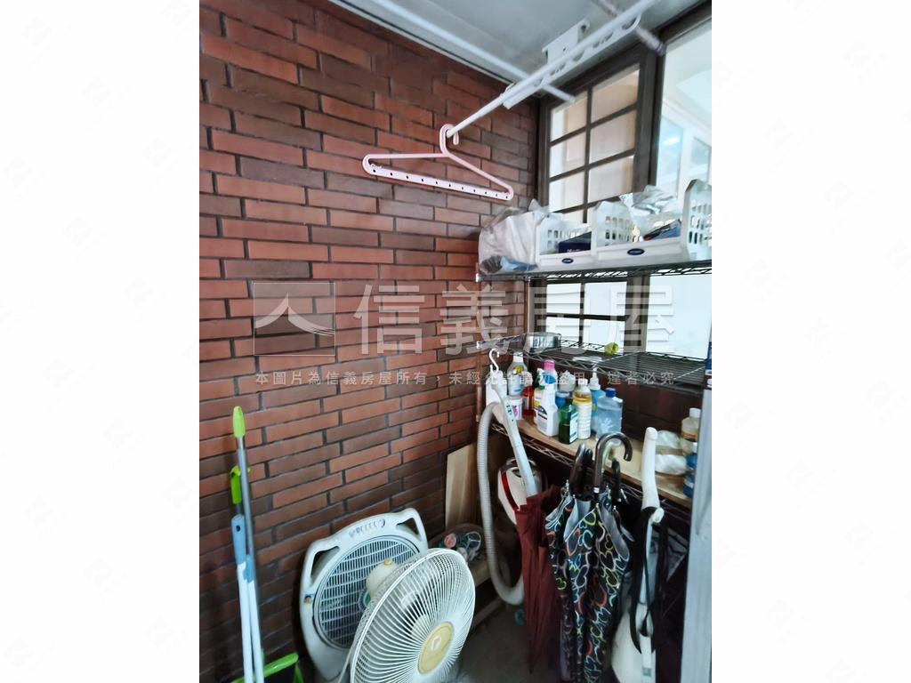 專任新站歐洲兩房坡平車位房屋室內格局與周邊環境