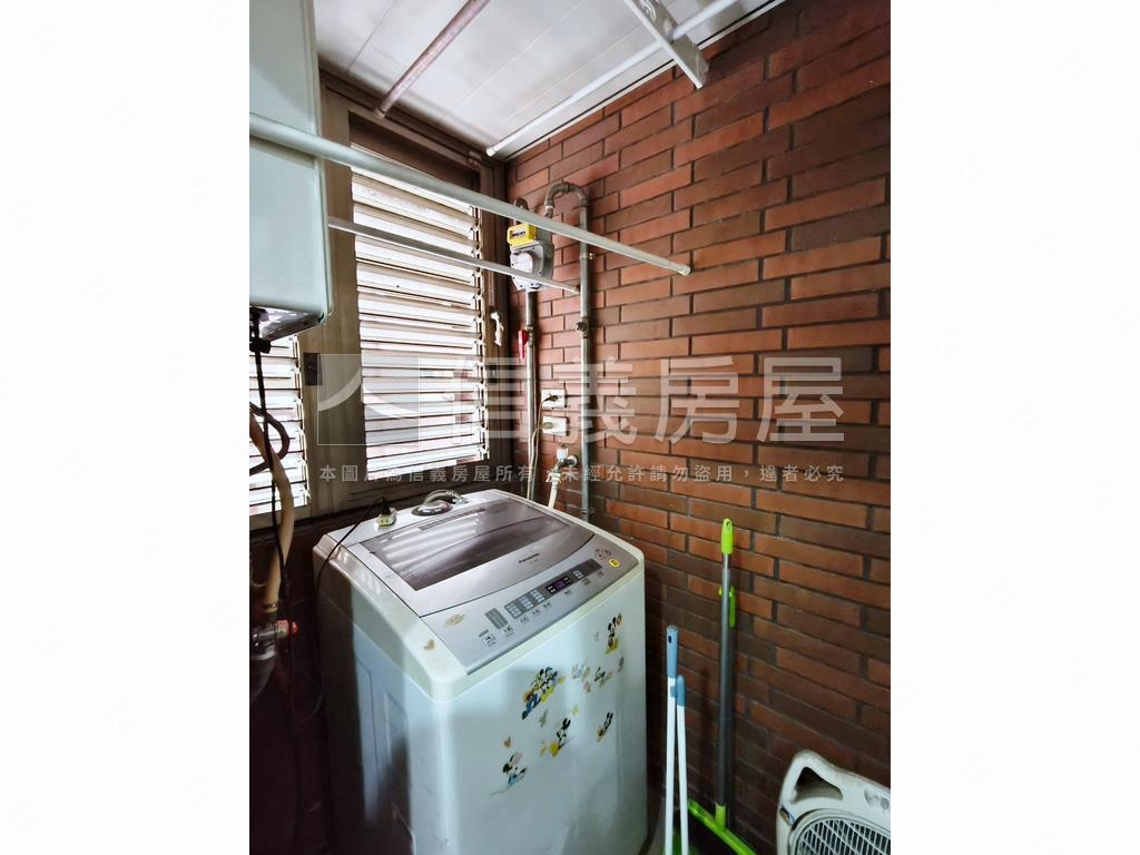 專任新站歐洲兩房坡平車位房屋室內格局與周邊環境