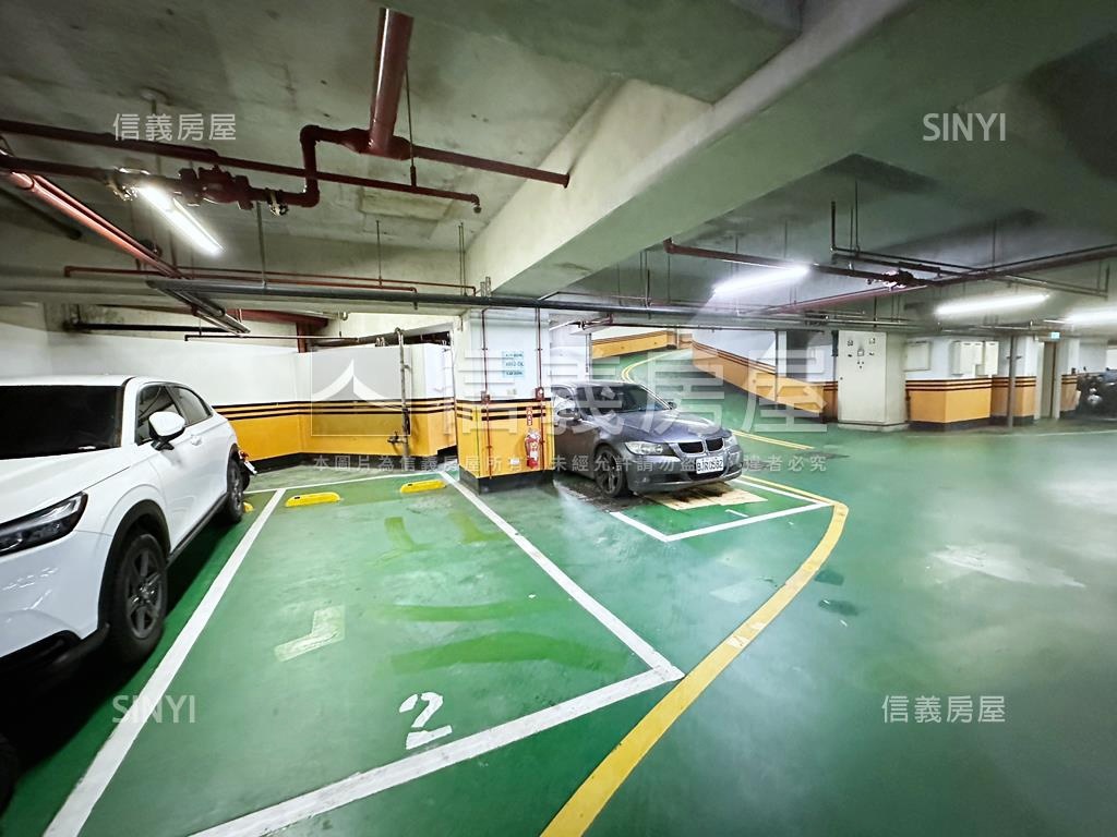 專任新站歐洲兩房坡平車位房屋室內格局與周邊環境