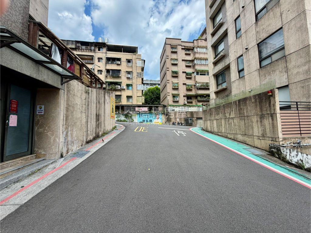 好便宜好讚的景山硯車位房屋室內格局與周邊環境