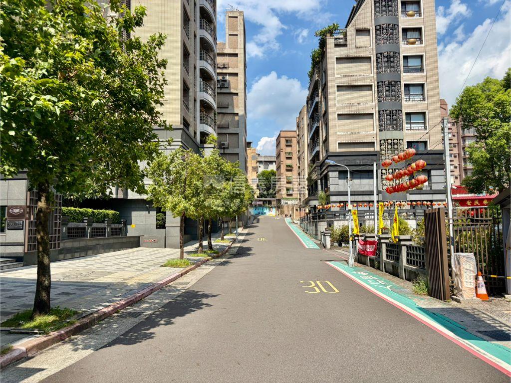 好便宜好讚的景山硯車位房屋室內格局與周邊環境