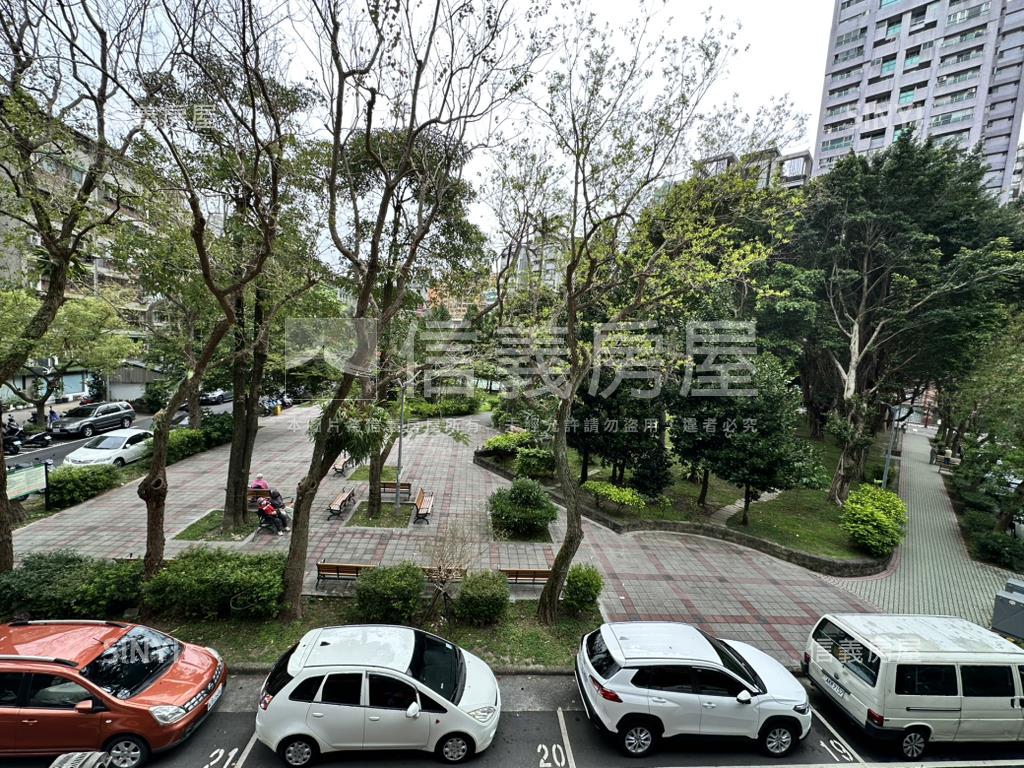 正面公園三房公寓三樓房屋室內格局與周邊環境