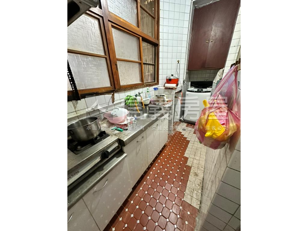 正面公園三房公寓三樓房屋室內格局與周邊環境