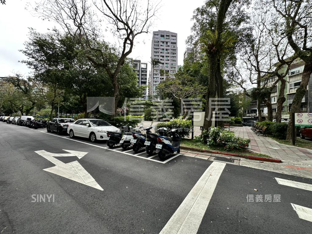 正面公園三房公寓三樓房屋室內格局與周邊環境