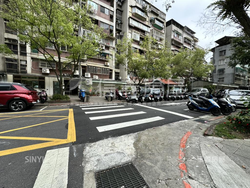 正面公園三房公寓三樓房屋室內格局與周邊環境