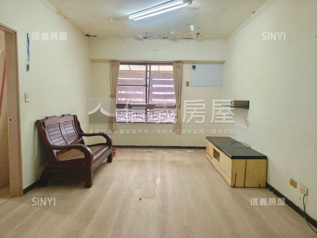 五甲有間便宜電梯３房房屋室內格局與周邊環境