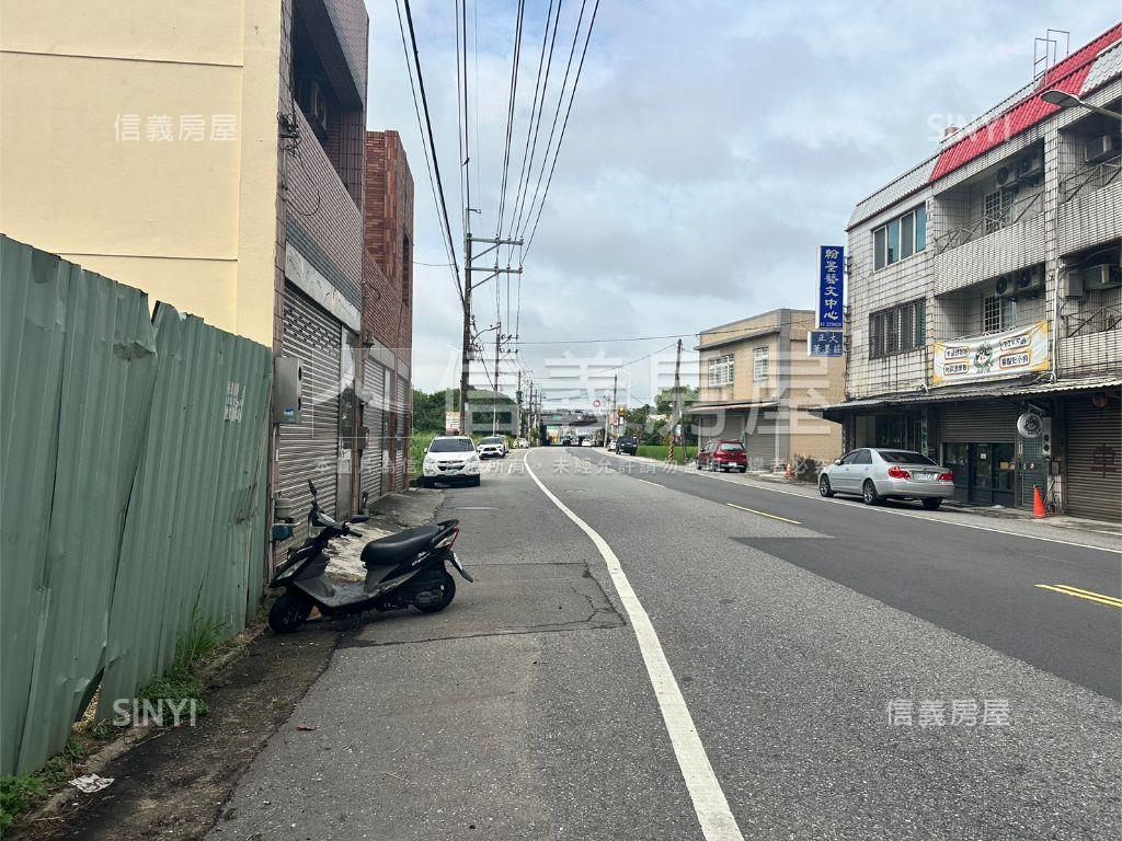 正臨南竹路五段大面寬土地房屋室內格局與周邊環境