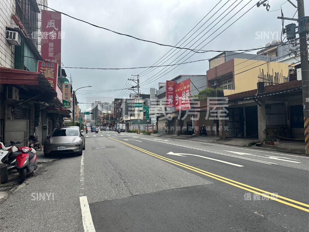 正臨南竹路五段大面寬土地房屋室內格局與周邊環境