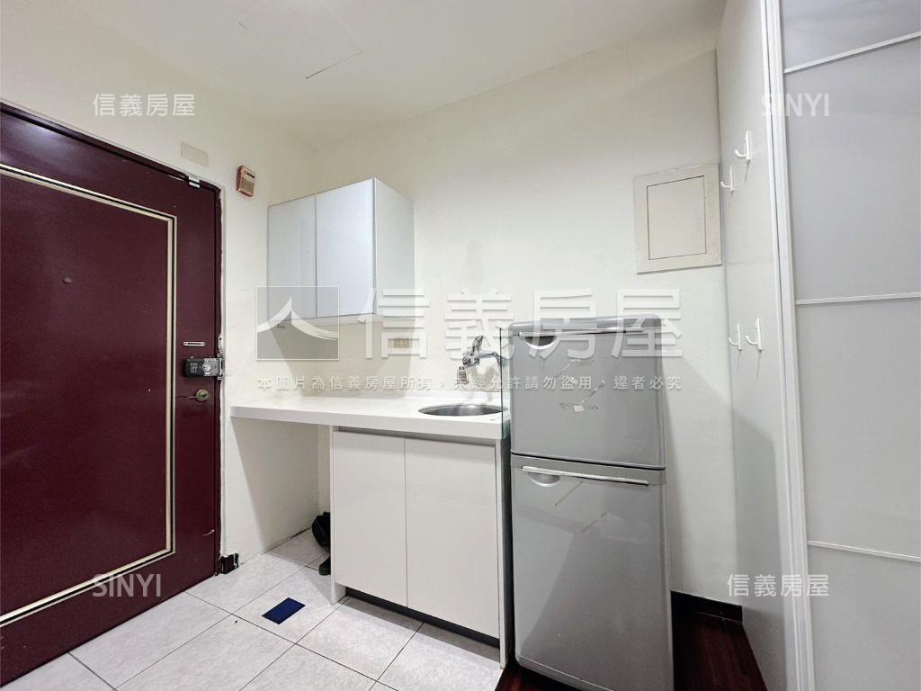 【專任】世貿名人小資美邸房屋室內格局與周邊環境