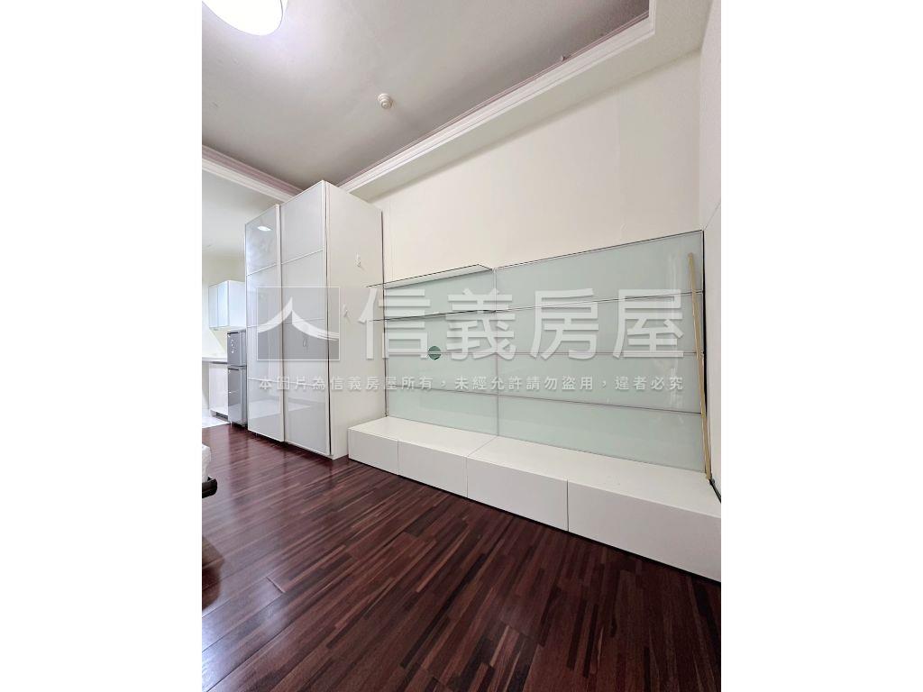 【專任】世貿名人小資美邸房屋室內格局與周邊環境