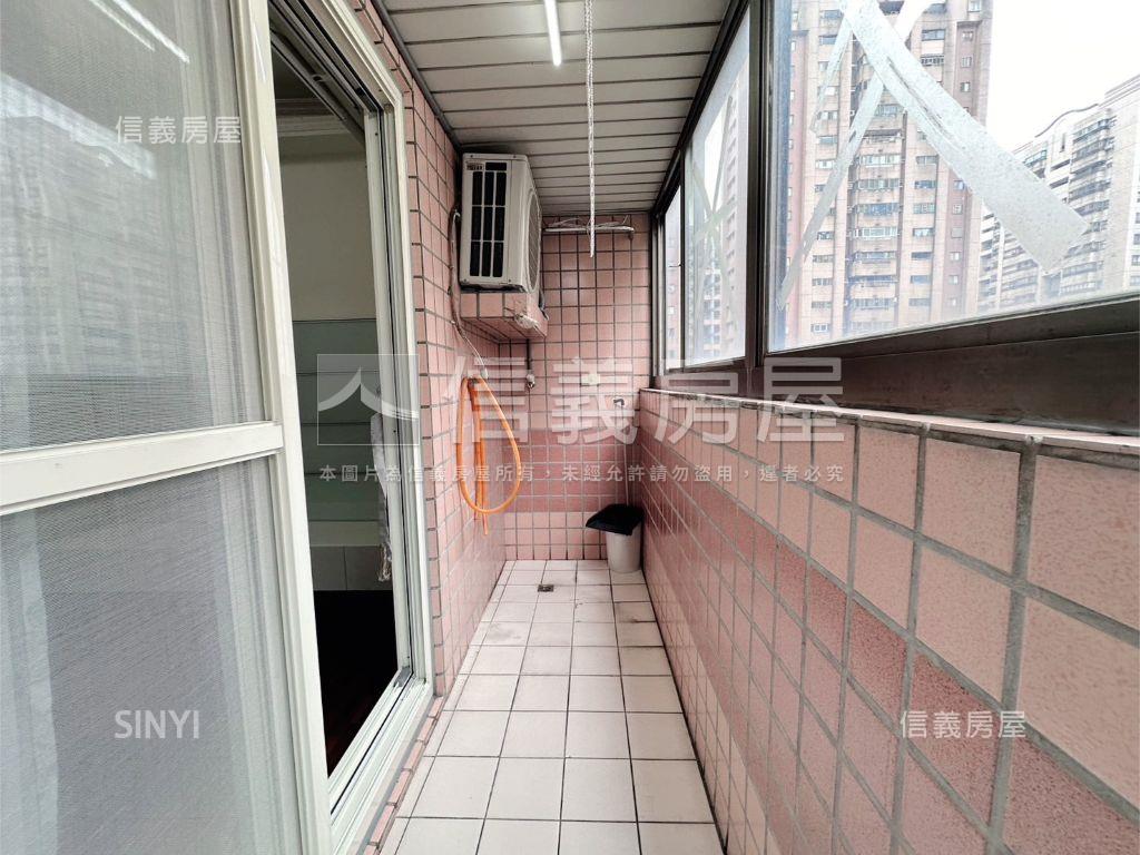 【專任】世貿名人小資美邸房屋室內格局與周邊環境