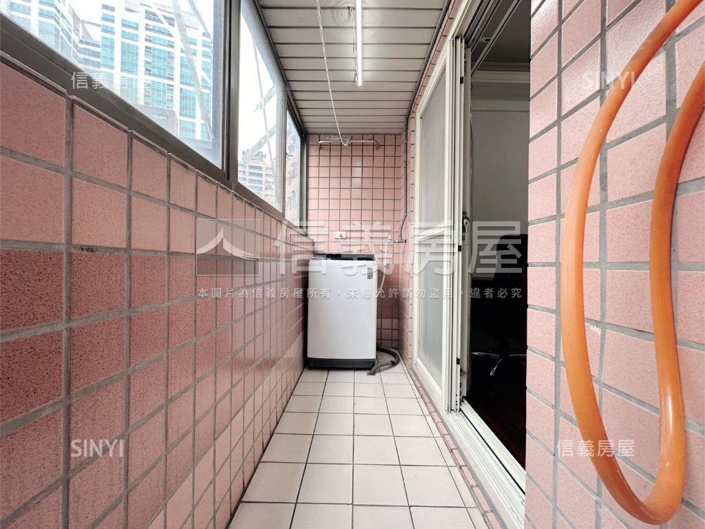 【專任】世貿名人小資美邸房屋室內格局與周邊環境