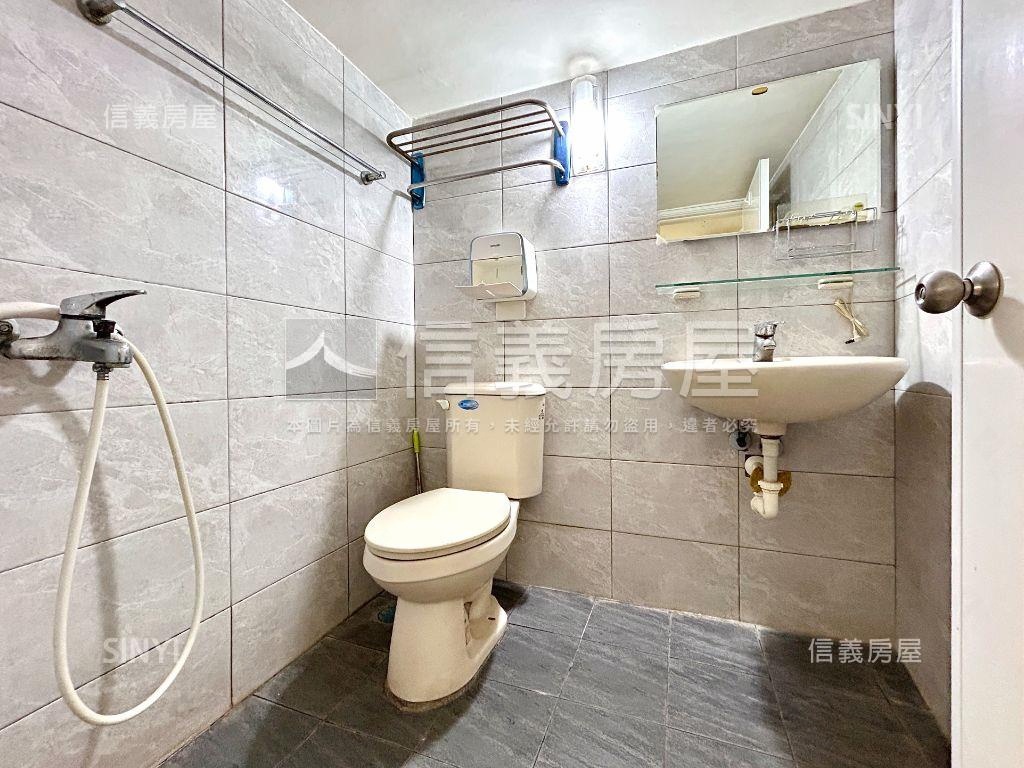 凱旋三路活巷邊間透天房屋室內格局與周邊環境