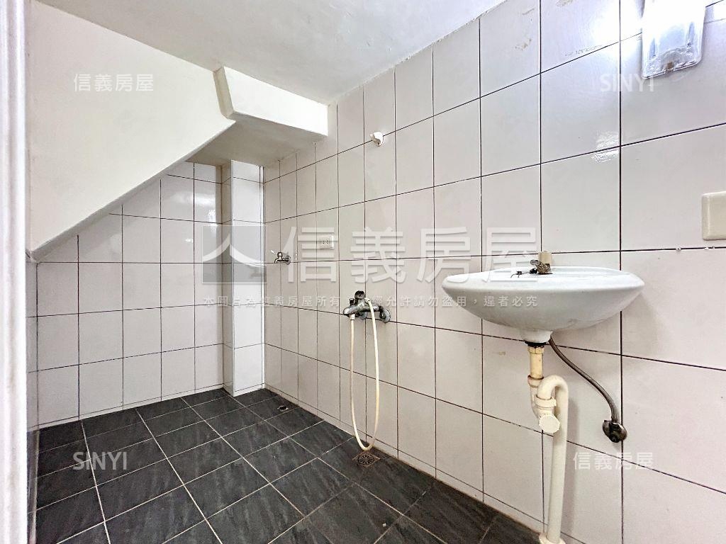 凱旋三路活巷邊間透天房屋室內格局與周邊環境