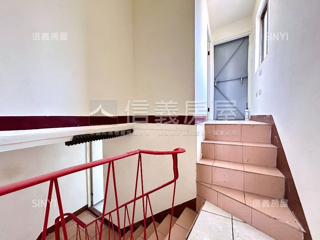 凱旋三路活巷邊間透天房屋室內格局與周邊環境