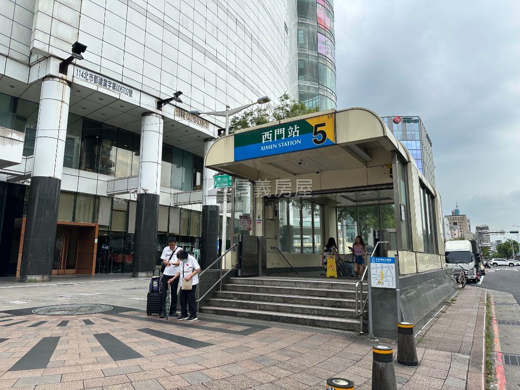 城中市場稀有透天店面房屋室內格局與周邊環境