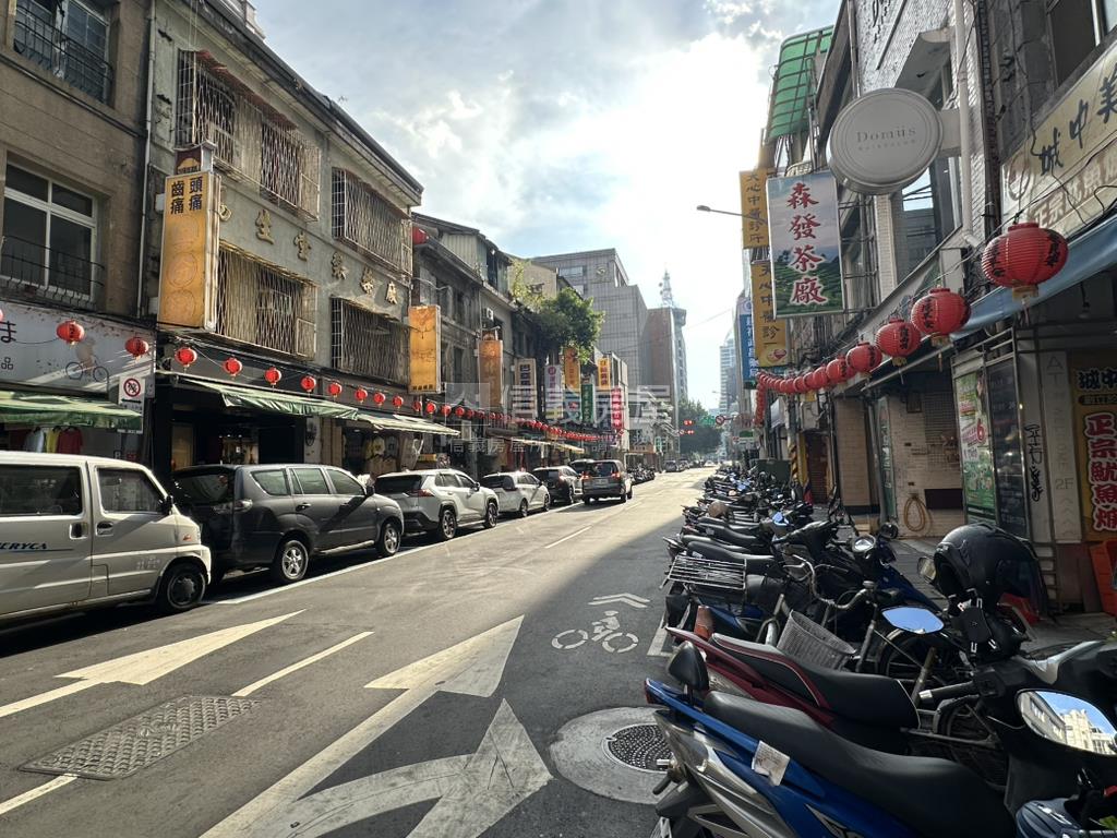 城中市場稀有透天店面房屋室內格局與周邊環境