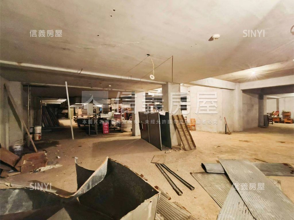 【ＶＲ】商圈旁大空間倉庫房屋室內格局與周邊環境