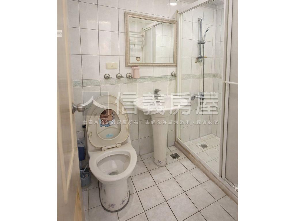 京品集陽台進出美兩房平車房屋室內格局與周邊環境