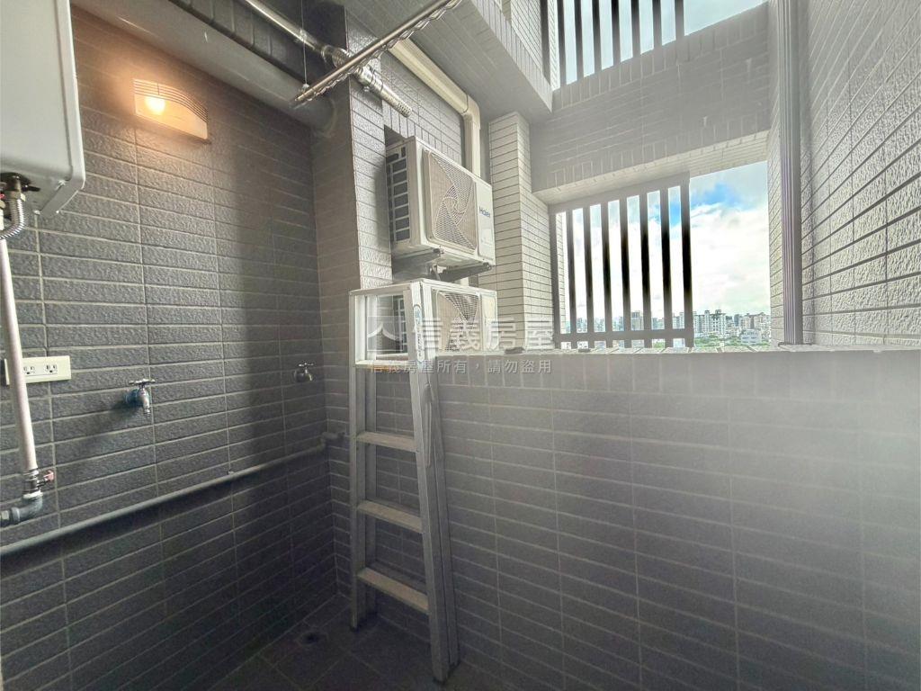 專任夢想美景兩房車位房屋室內格局與周邊環境