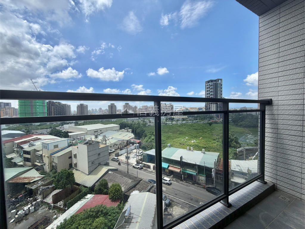 專任夢想美景兩房車位房屋室內格局與周邊環境