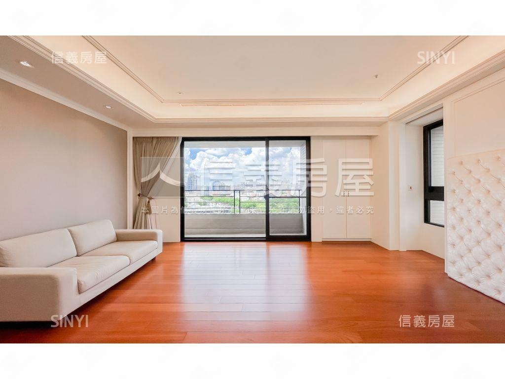 七期朝南擁綠蔭Ｂ１雙車位房屋室內格局與周邊環境