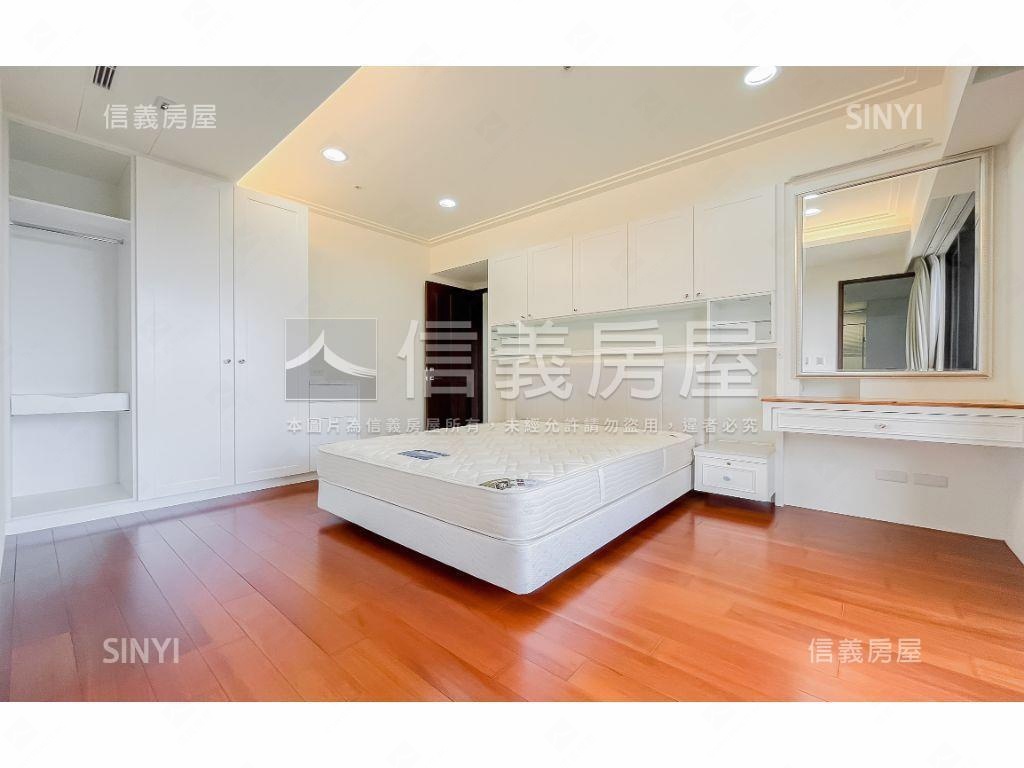 七期朝南擁綠蔭Ｂ１雙車位房屋室內格局與周邊環境