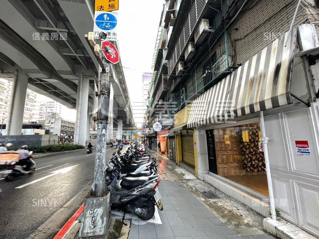 微風旁‧邊間雙邊金店面房屋室內格局與周邊環境