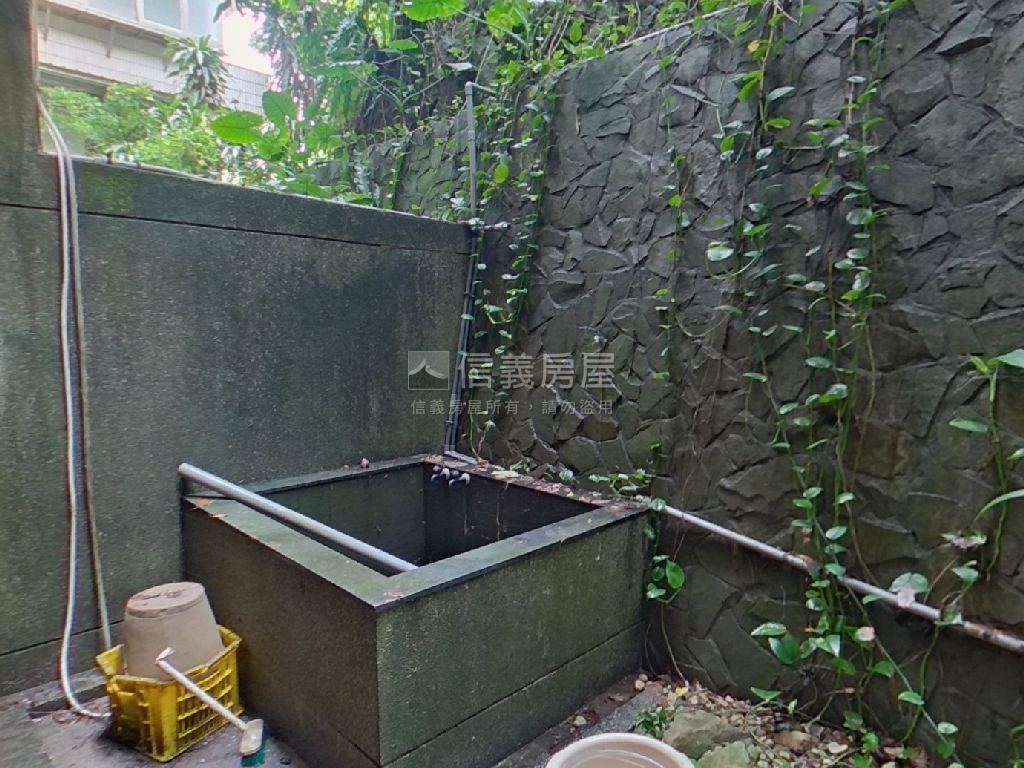 北投溫泉邊間庭院一樓房屋室內格局與周邊環境