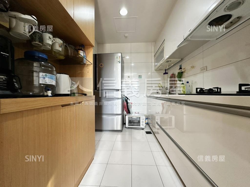 稀有釋出金璽樂曲三房雙車房屋室內格局與周邊環境