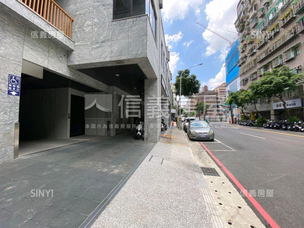 雙安街角２１號純金店房屋室內格局與周邊環境