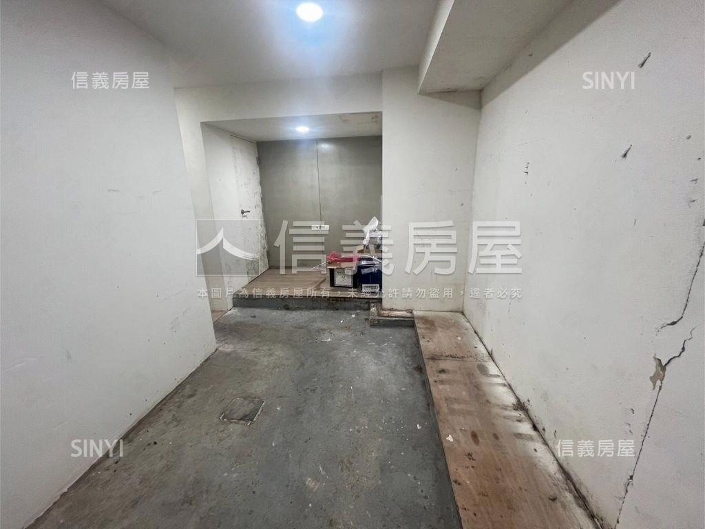 復興微風百貨旁正馬金店面房屋室內格局與周邊環境