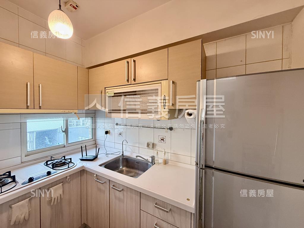 陽光巴里島樹海２房平車房屋室內格局與周邊環境