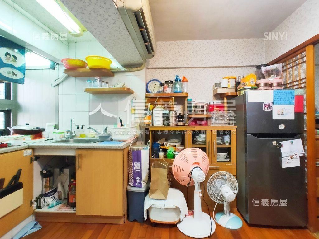 東區電梯精美小品房屋室內格局與周邊環境