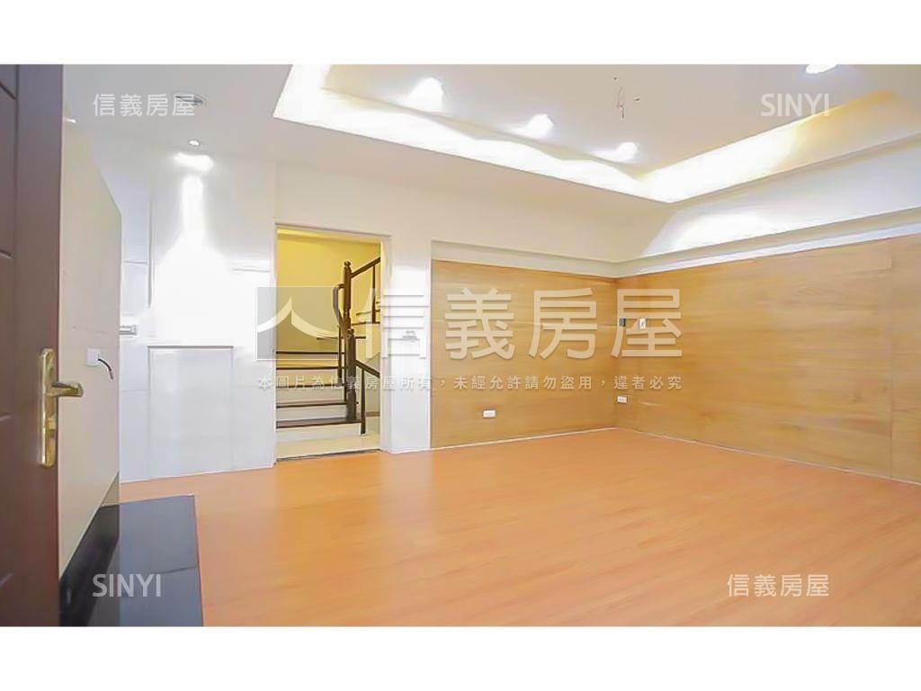 專任１１期震後大面寬別墅房屋室內格局與周邊環境