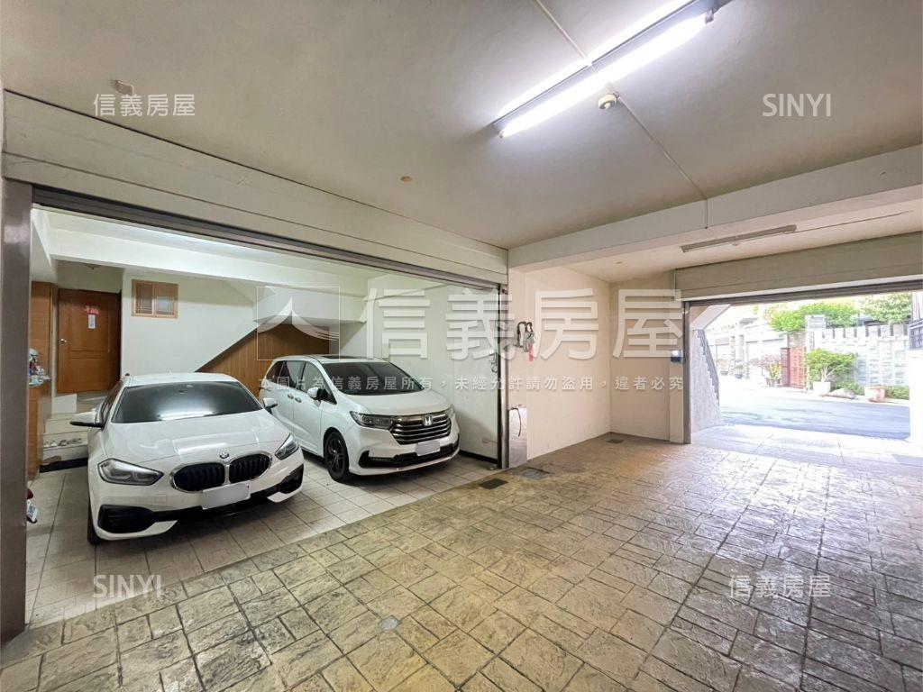 專任１１期震後大面寬別墅房屋室內格局與周邊環境