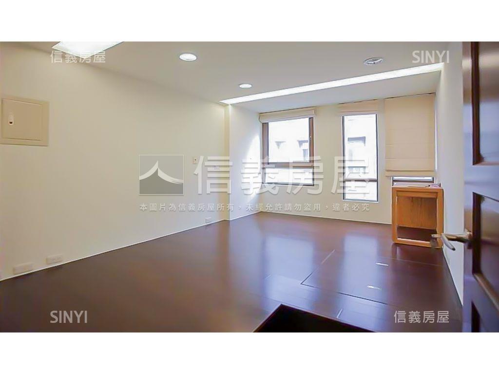 專任１１期震後大面寬別墅房屋室內格局與周邊環境